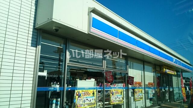 近くのコンビニまで810m（徒歩11分）