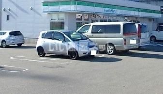近くのファミリーマートまで411m(徒歩6分)