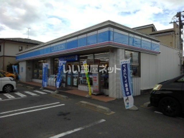 近くのコンビニまで449m（徒歩6分）