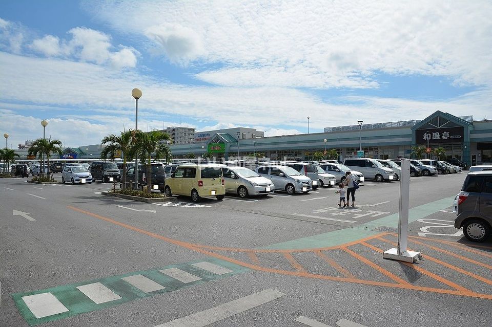 近くのエディオンしおざきシティまで654m（徒歩9分）