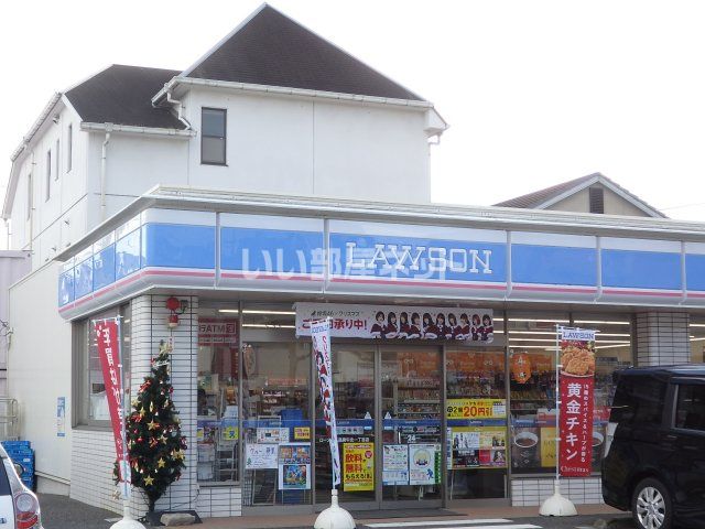 近くのコンビニまで638m（徒歩8分）