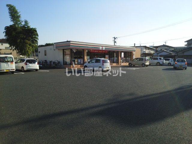 近くのコンビニまで1,051m（徒歩14分）