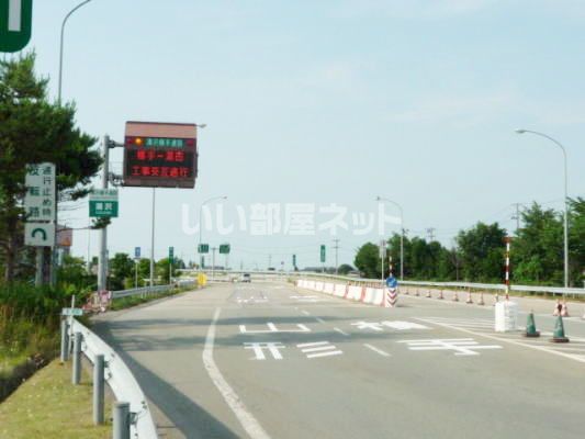 近くの湯沢ICまで1,650m（徒歩21分）