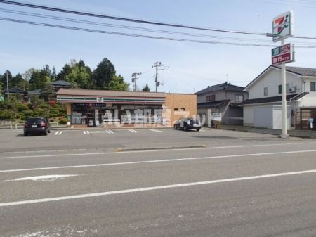 近くのセブンイレブン 柏崎半田3丁目店まで669m（徒歩9分）