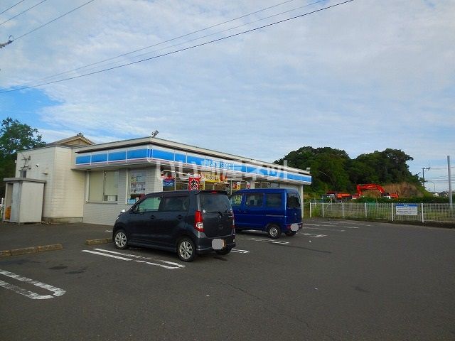 近くのコンビニまで489m（徒歩7分）