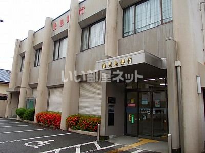 近くの鹿児島銀行川辺支店まで910m（徒歩12分）