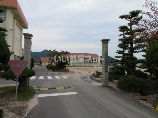 近くの防府市立大道小学校まで1,572m（徒歩20分）