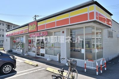 近くのコンビニまで672m（徒歩9分）