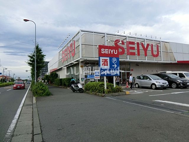 近くのスーパーまで668m（徒歩9分）