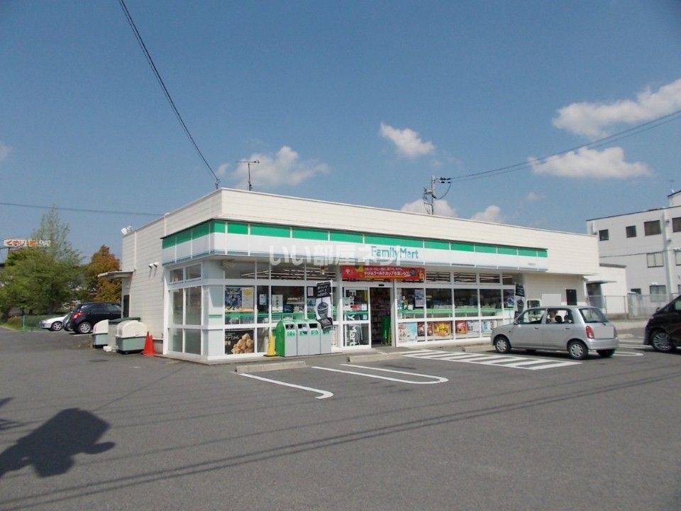 近くのコンビニまで639m（徒歩8分）