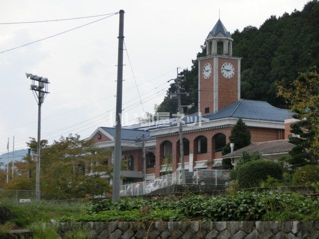 近くの北広島町立八重小学校まで2,392m(徒歩30分)