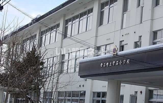 近くの小学校まで368m（徒歩5分）