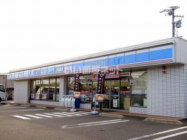 近くのコンビニまで715m（徒歩9分）