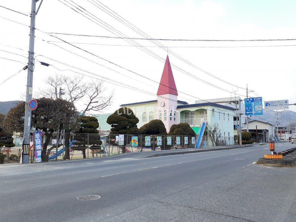 近くの白ゆり幼稚園まで638m（徒歩8分）
