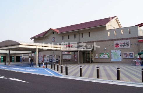 近くの施設まで571m（徒歩8分）