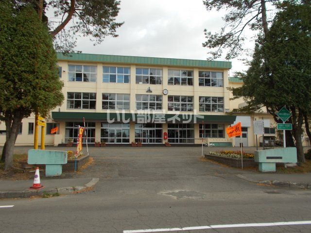 近くの小学校まで207m（徒歩3分）