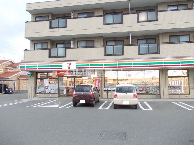 近くのセブンイレブン千歳勇舞店まで992m（徒歩13分）