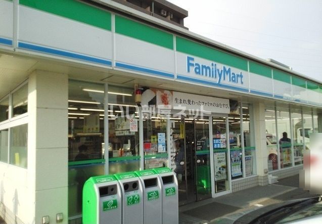 近くのコンビニまで163m（徒歩3分）