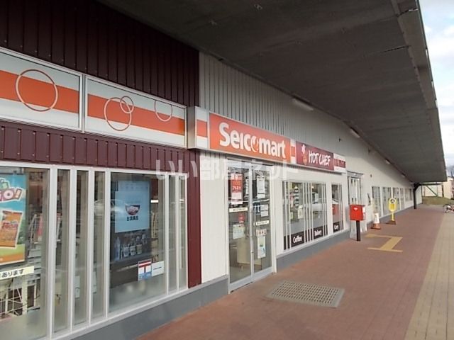 近くのコンビニまで641m（徒歩9分）