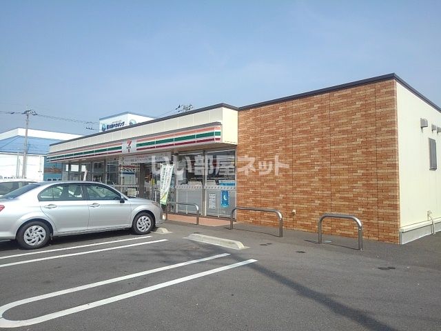 近くのコンビニまで472m（徒歩6分）