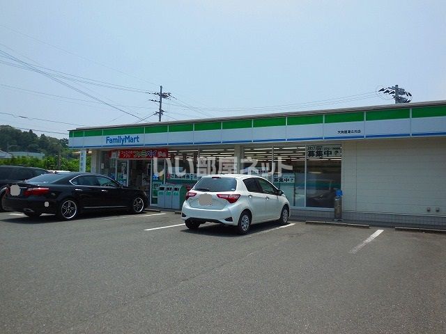 近くのファミリーマート 天狗屋湯之元店まで111m（徒歩2分）
