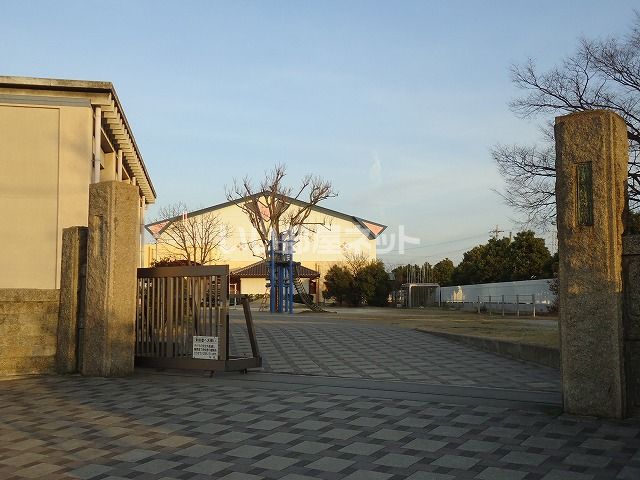近くの小学校まで500m（徒歩7分）