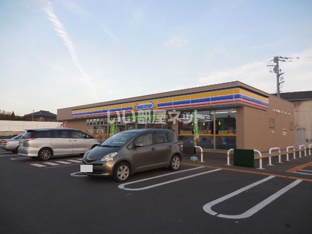 近くのコンビニまで686m（徒歩9分）