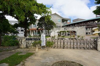 近くの浦城小学校まで419m（徒歩6分）