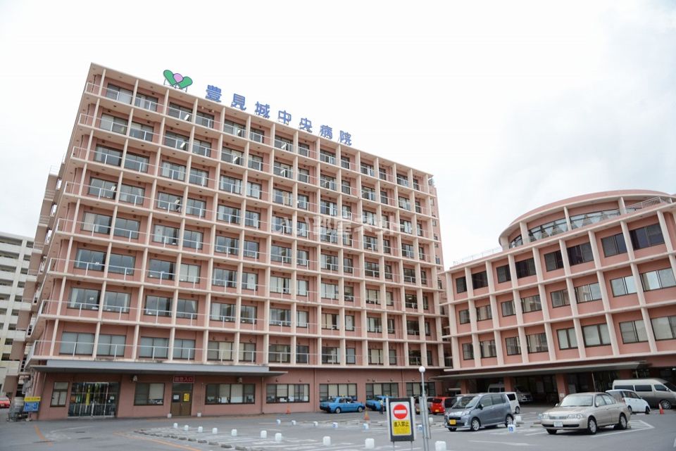 近くの豊見城中央病院まで317m（徒歩4分）