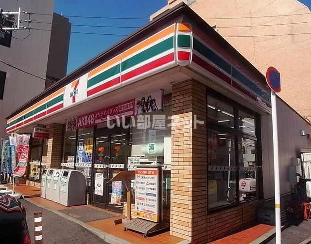 近くのコンビニまで227m（徒歩3分）