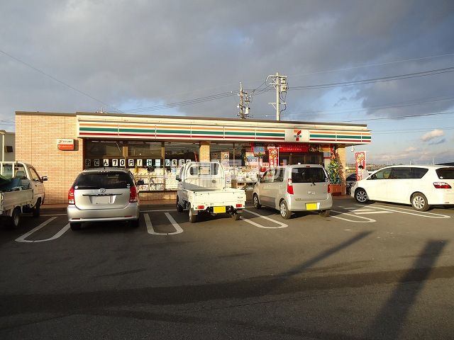 近くのコンビニまで950m（徒歩12分）