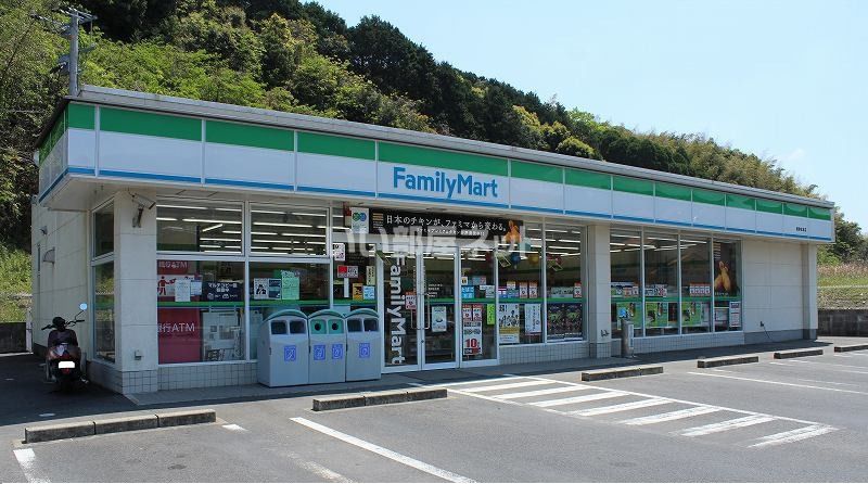 近くのコンビニまで731m（徒歩10分）