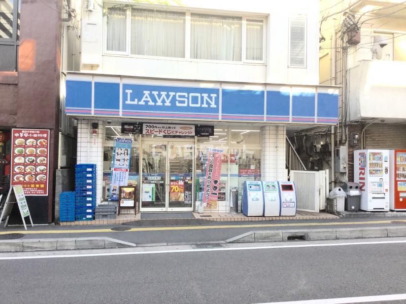 近くのコンビニまで214m（徒歩3分）