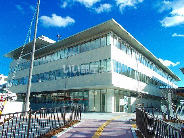 近くの小諸市役所まで915m（徒歩12分）