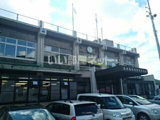 近くの吉井支所まで1,069m（徒歩14分）