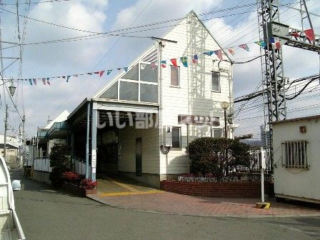 近くに道明寺駅あり