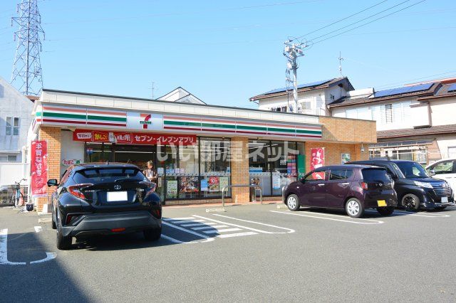 近くのコンビニまで794m（徒歩10分）