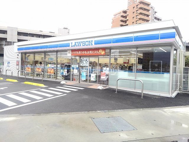 近くのコンビニまで834m（徒歩11分）