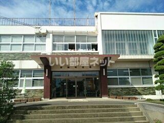 近くの川棚町役場まで1,075m（徒歩14分）