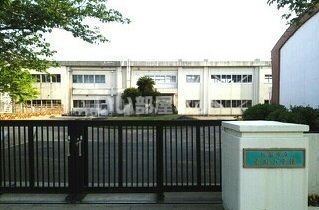 近くの田原市立童浦小学校まで2,079m（徒歩26分）