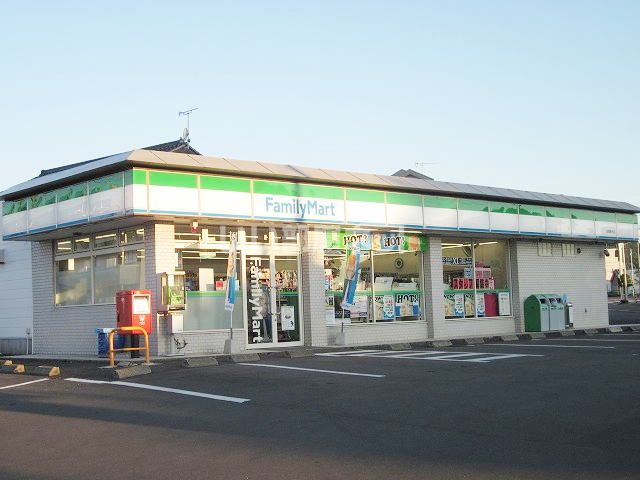 近くの施設まで587m（徒歩8分）