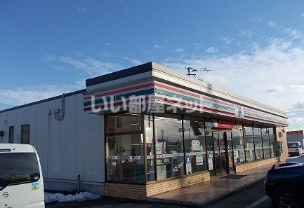 近くのコンビニまで285m（徒歩4分）