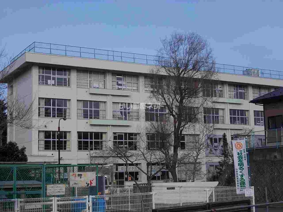 近くの仙台市立上野山小学校まで662m(徒歩9分)