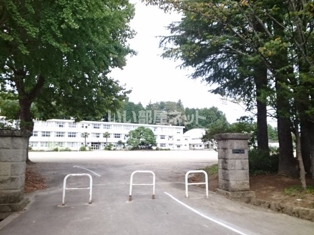 近くの川崎町立川崎小学校まで1,081m（徒歩14分）