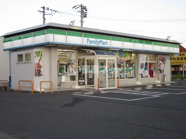 近くのファミリーマート白河南湖店まで2,712m（徒歩34分）
