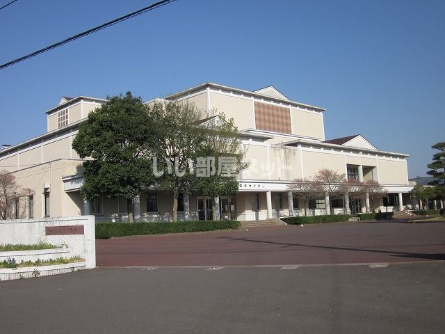 近くの矢吹町文化センターまで809m（徒歩11分）