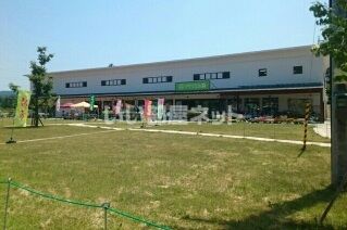近くの施設まで1,816m（徒歩23分）