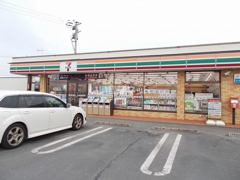 近くのコンビニまで1,302m（徒歩17分）