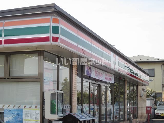 近くのコンビニまで1,081m（徒歩14分）