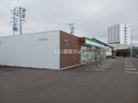 近くのファミリーマート 原ノ町駅前店まで1,206m(徒歩16分)